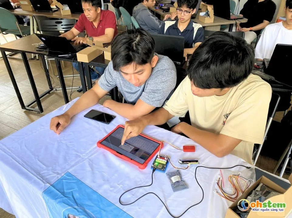Dạy học STEM khi thiếu thiết bị: 7 cách triển khai hiệu quả Dạy học STEM khi thiếu thiết bị: 7 cách triển khai hiệu quả